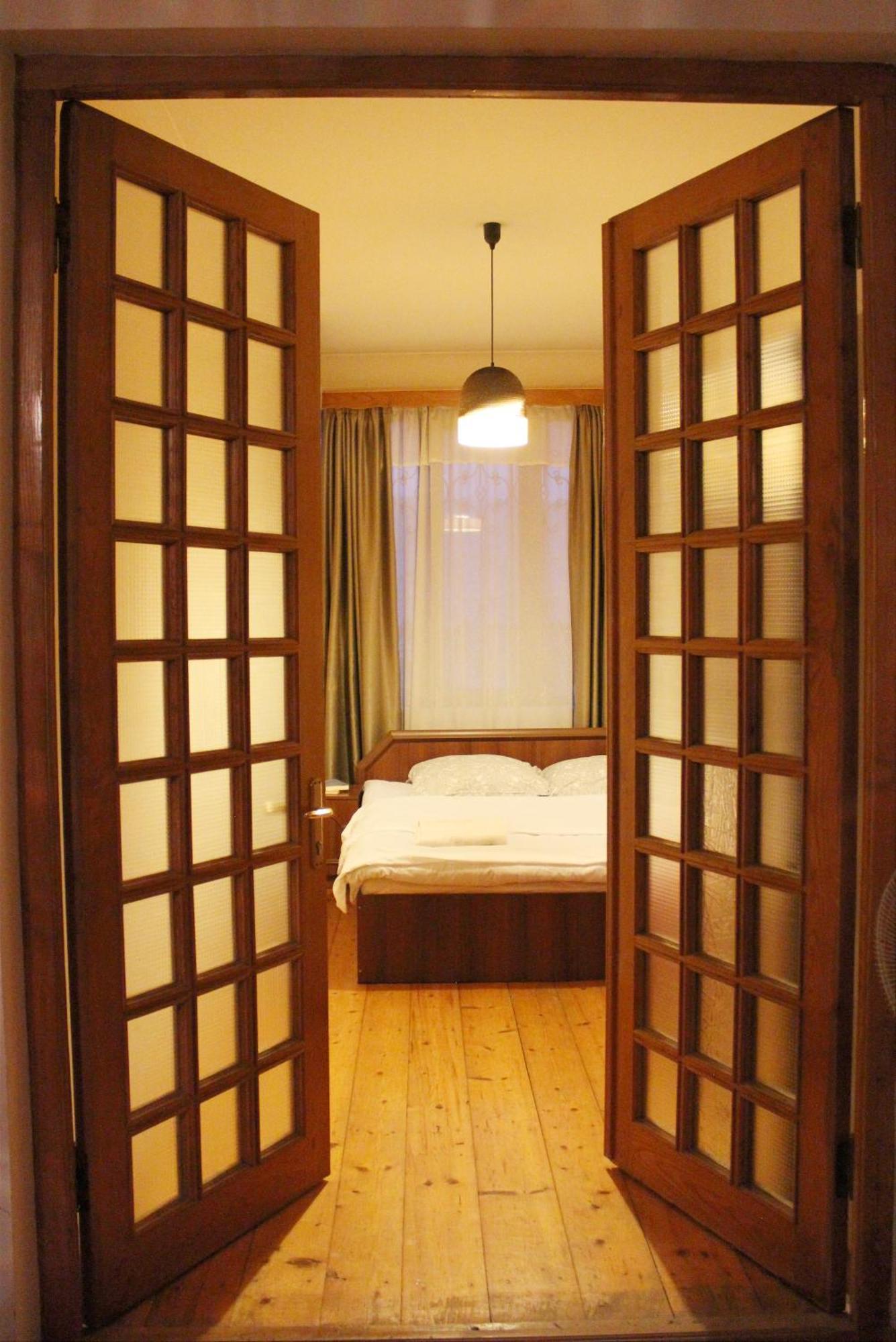 Nitsa Guest House Gori Cameră foto